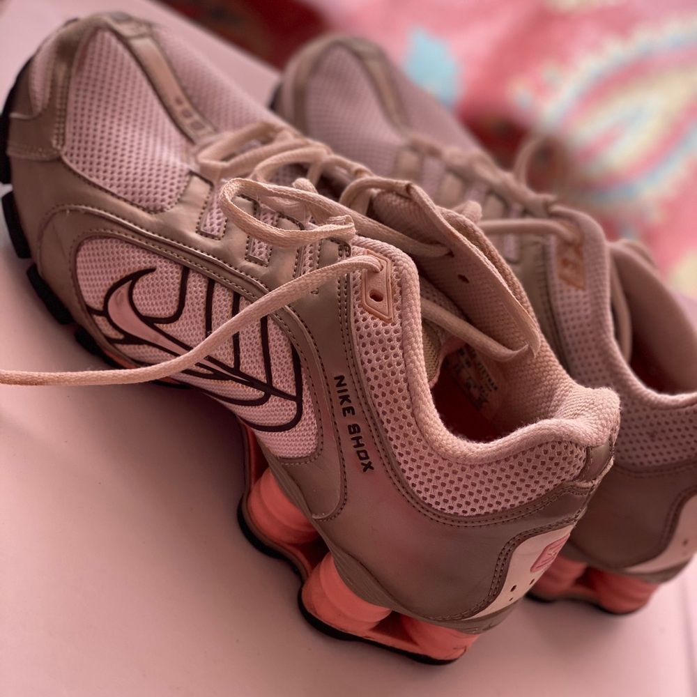 Shoes. - Picture 4 of 6